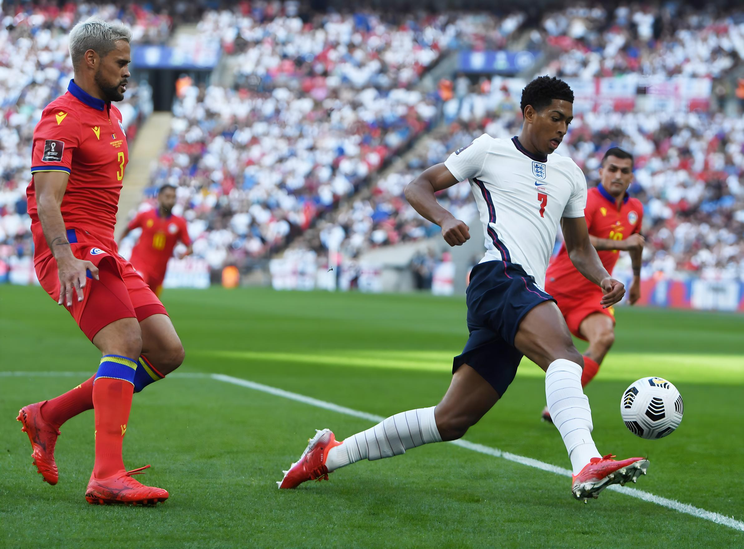 万众瞩目下 万众瞩目下