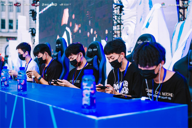 她56岁的 她56岁的